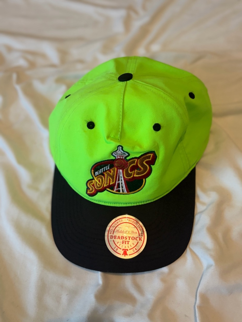 Mitchell & Ness Seattle Sonics Nylon Deadstock 2-Tone SnapBack Neon Green/ Black